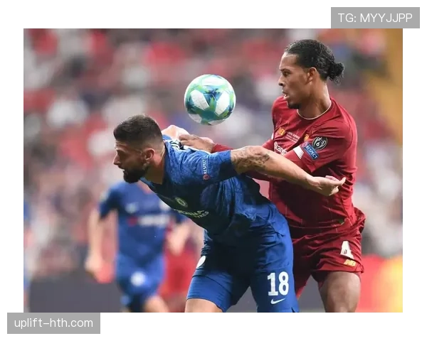 范戴克与马尔蒂尼：跨越时代的后卫典范，解析现代足球防守艺术的演变